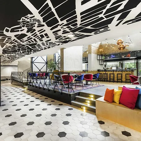 Ibis Castle Hill 3*