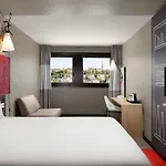 Hotel Ibis Castle Hill 3*