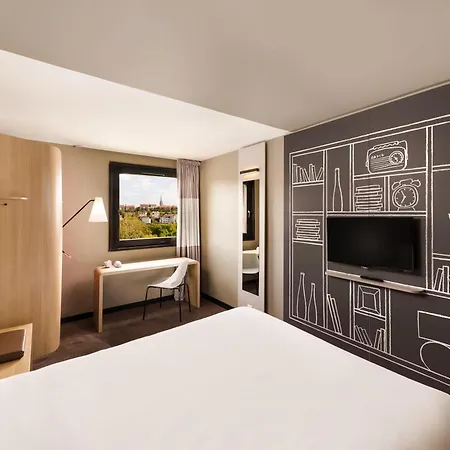 Ibis Castle Hill 3*