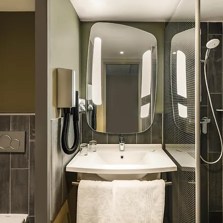 Ibis Castle Hill 3*