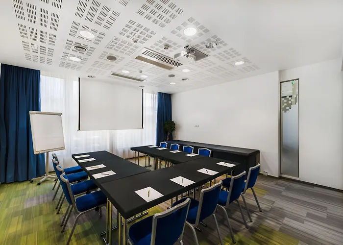 Ibis Castle Hill Hotel 3*