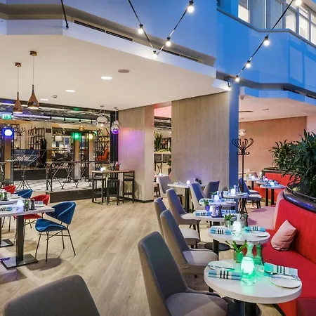 Ibis Castle Hill 3*
