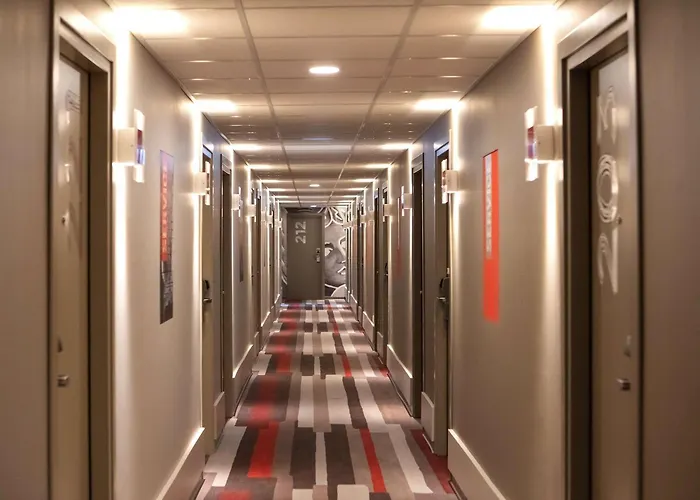 Ibis Castle Hill Hotel 3*