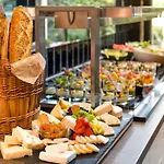 Ibis Castle Hill Hotel 3*